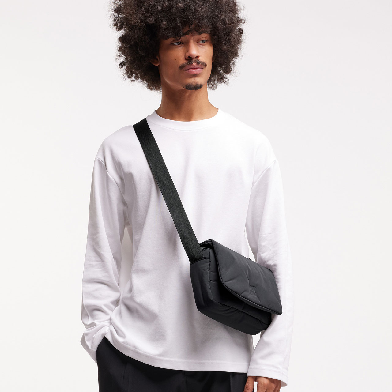 GOT BAG Cloud Crossbody Bag black mono Model 2