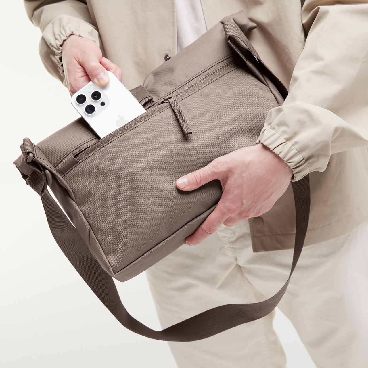 GOT BAG Messenger Bag oyster mono Aussenfach