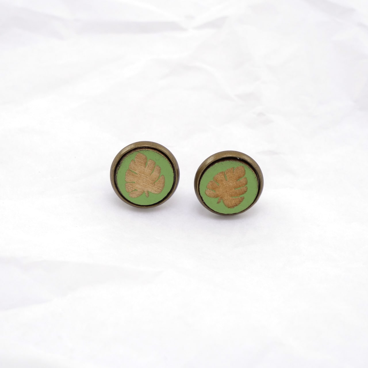 Ohrstecker Holz Blatt grün front