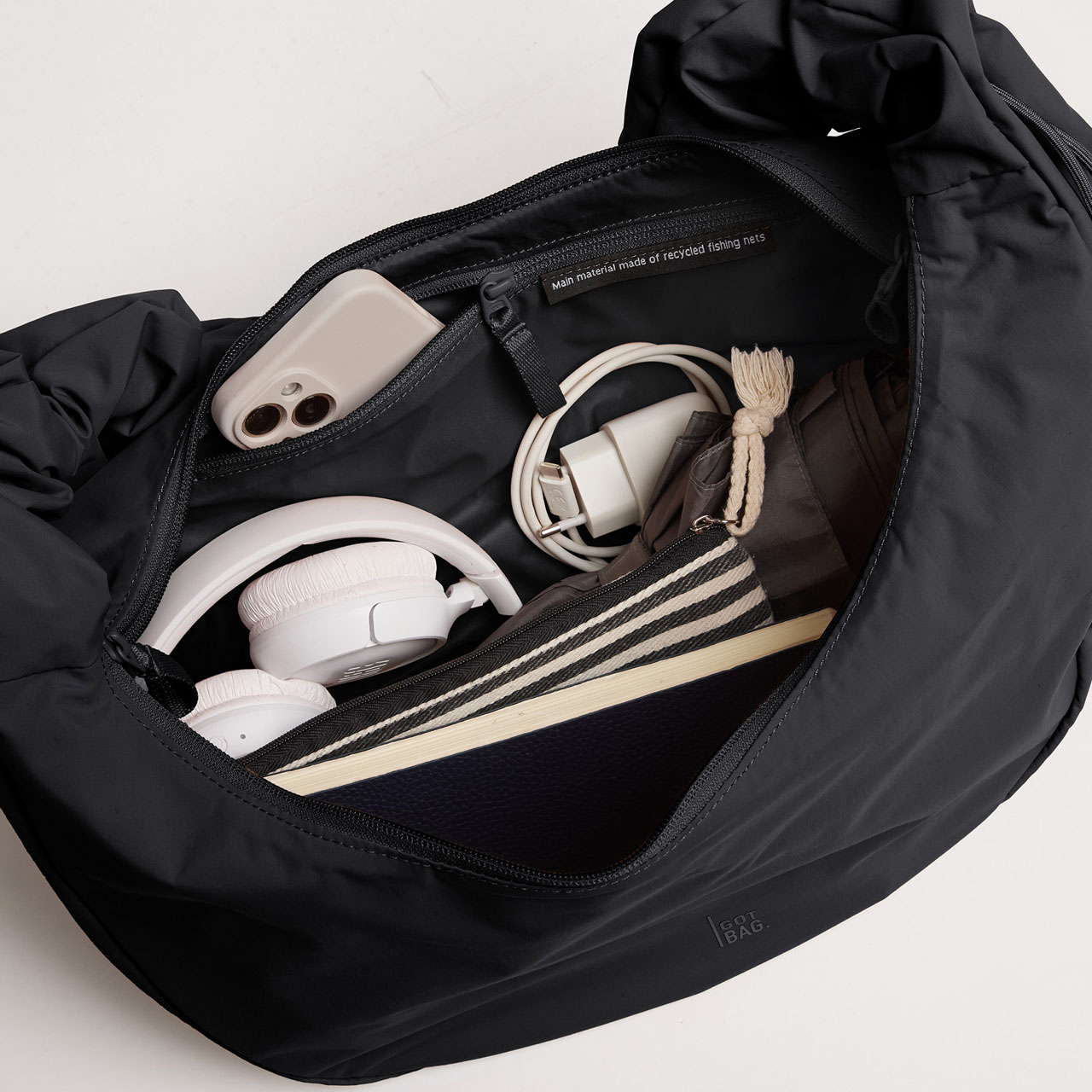 GOT BAG Moon Bag ruffle black mono offen