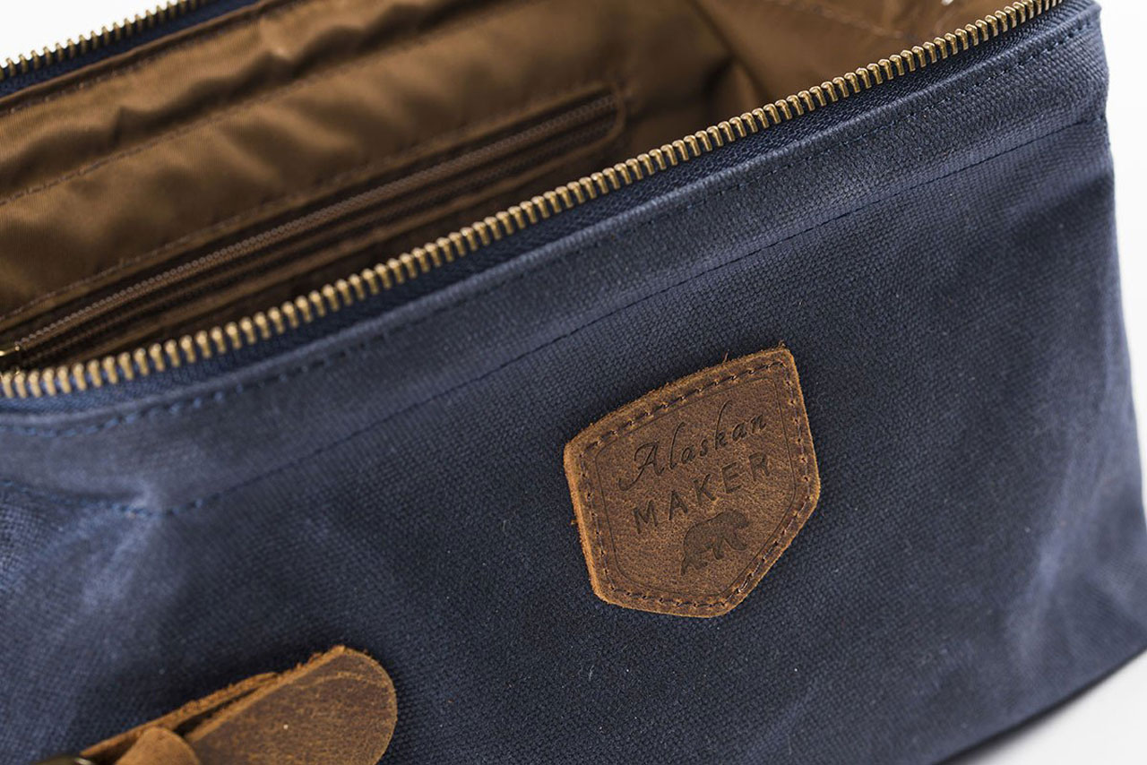 Alaskan Maker Necessaire K2 navy Detail offen