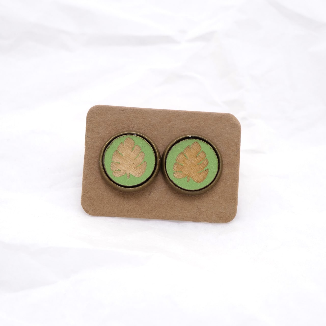 Ohrstecker Holz Blatt grün Karton