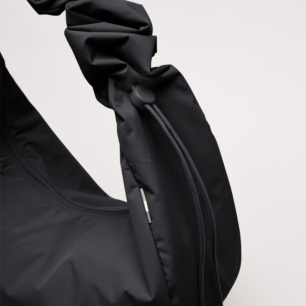 GOT BAG Moon Bag ruffle black mono Kordel