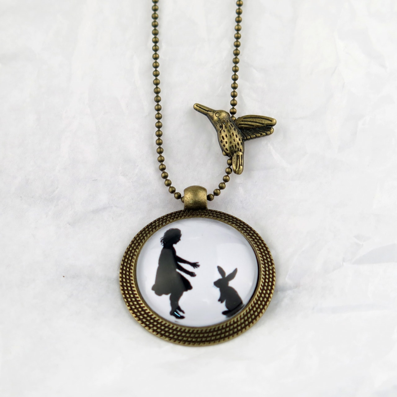 Medaillon-Halskette Mädchen mit Hase