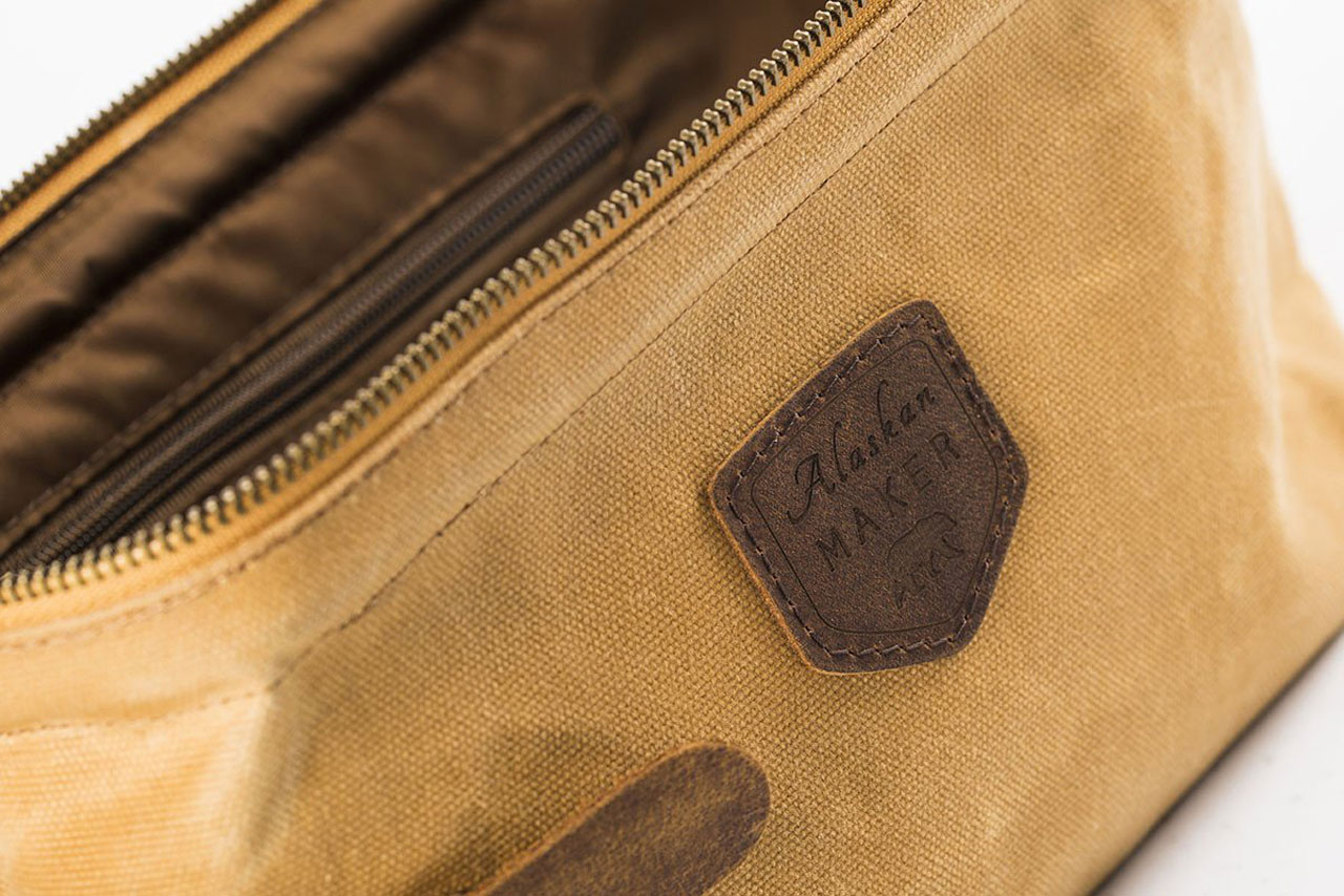 Alaskan Maker Necessaire K2 senf Detail offen