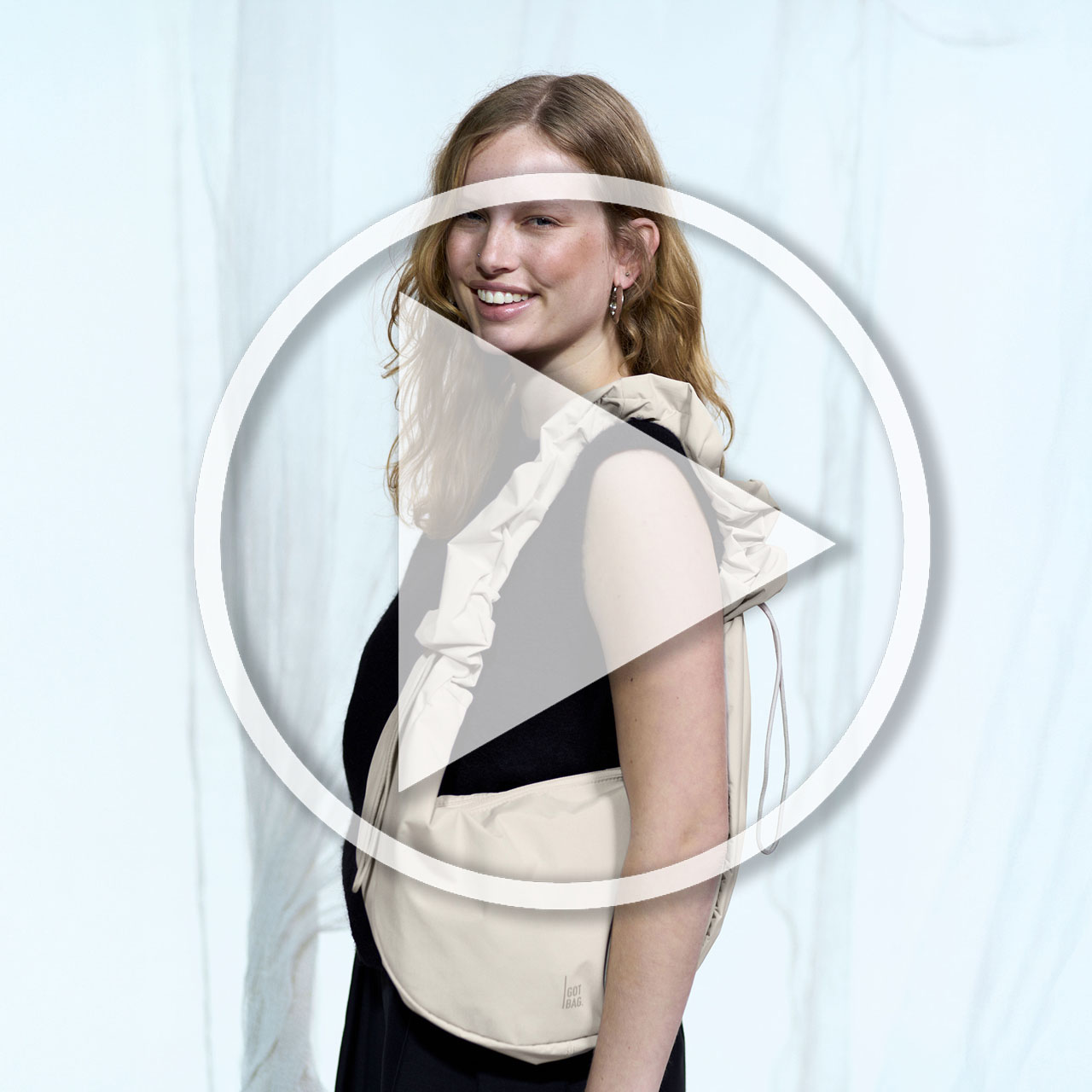 GOT BAG Moon Bag ruffle soft shell mono Video