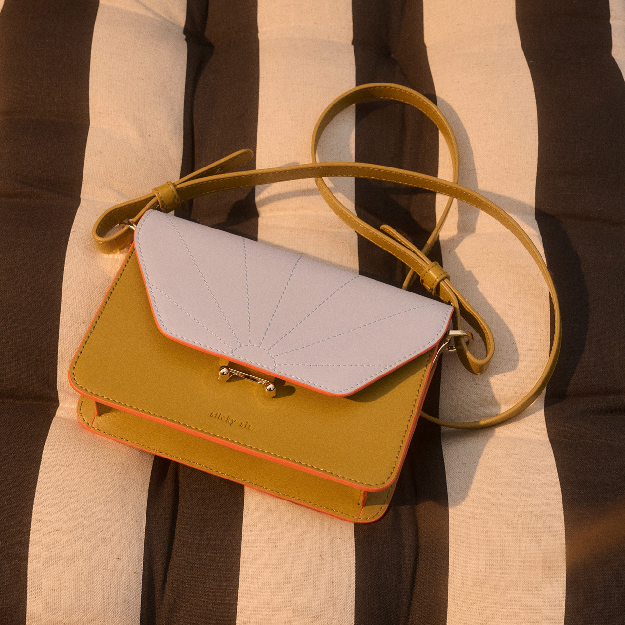 Sticky Lemon Handtasche clear sky Szene