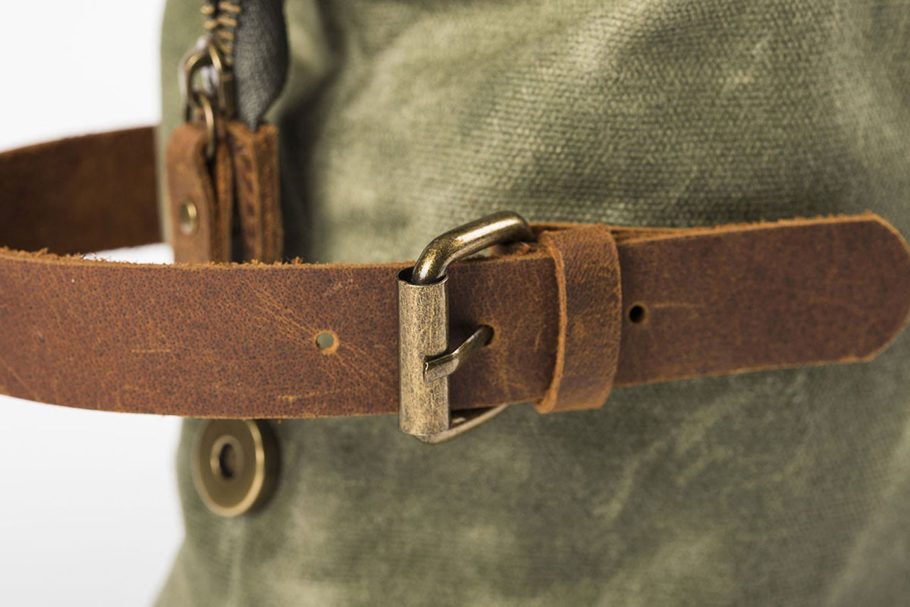 Alaskan Maker Necessaire K2 grün Henkel Seite