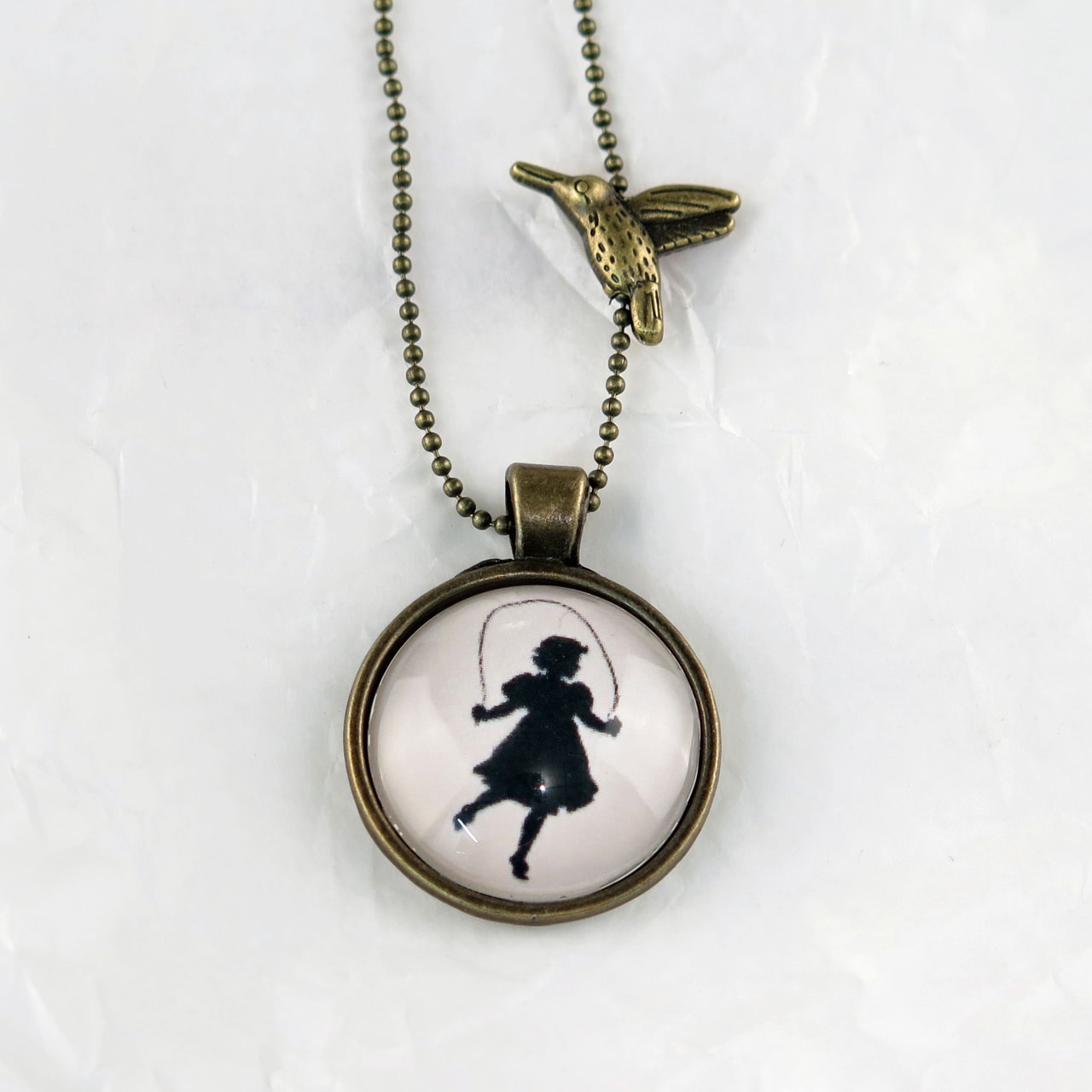 Medaillon-Halskette Seilspringen