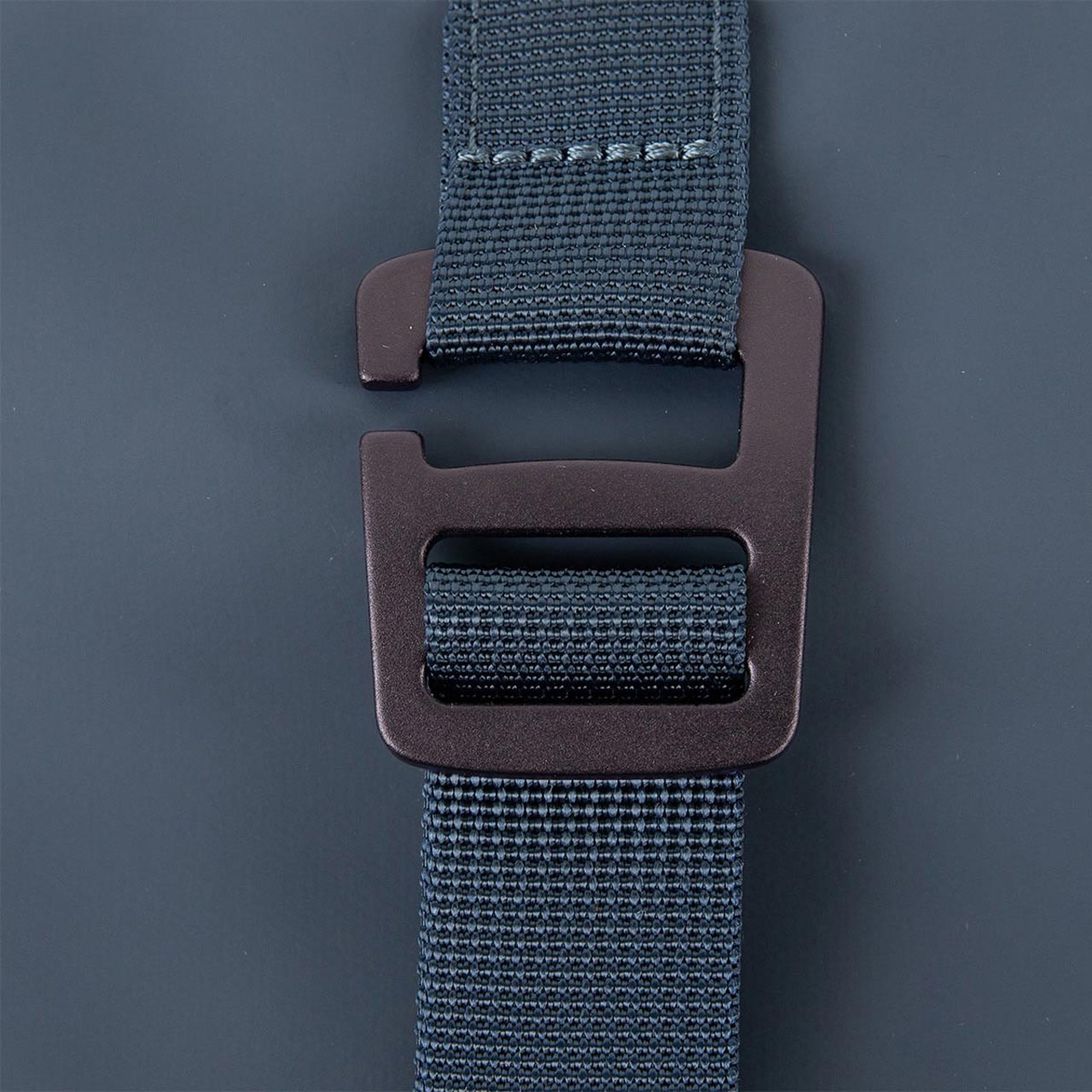 Alaskan Maker Rucksack Sitka navy Schnalle