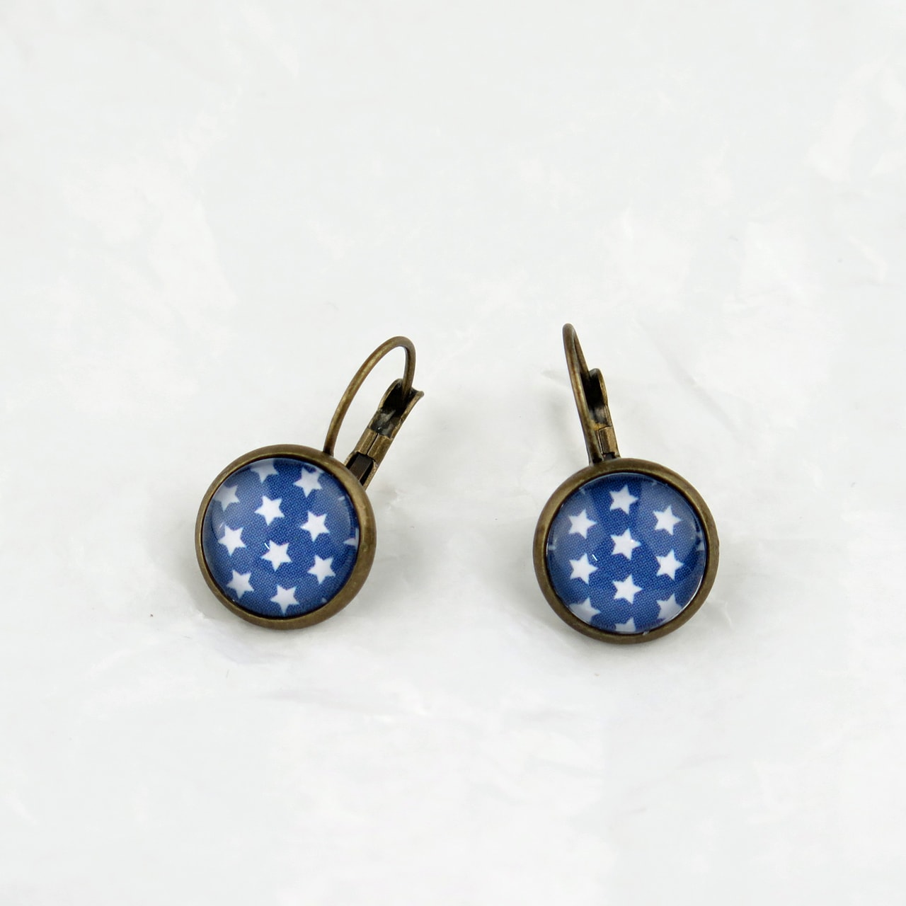 Ohrring Cabochon blau/weisse Sternchen