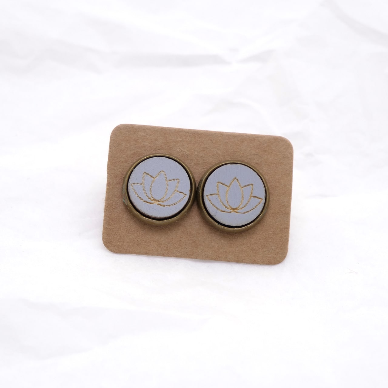 Ohrstecker Holz Lotus grau Karton