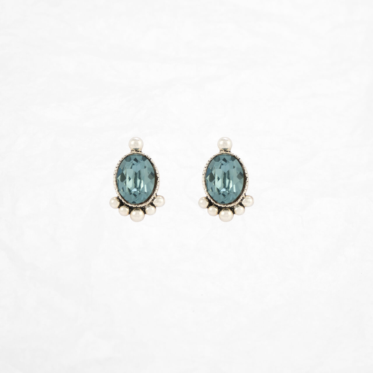 Une Ligne Ohrstecker oval versilbert indian sapphire front