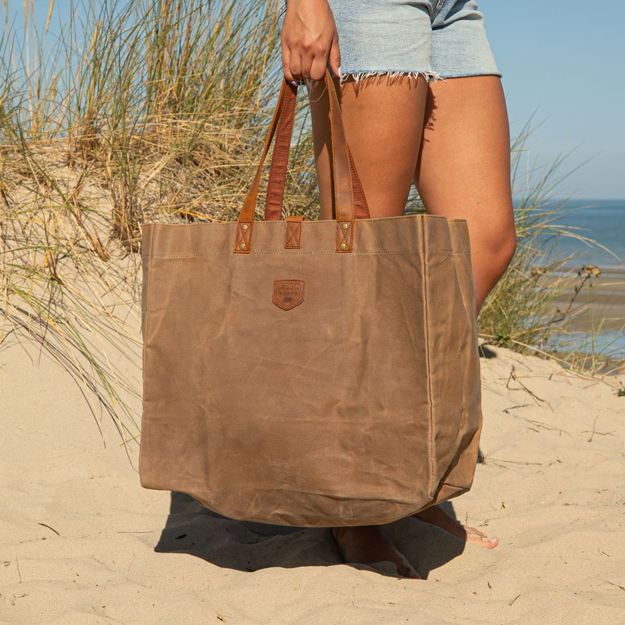 Alaskan Maker Shopper Escapade havana Model