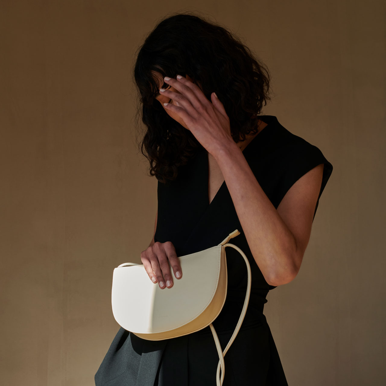 Monk & Anna Tasche Half Moon milk Model 2