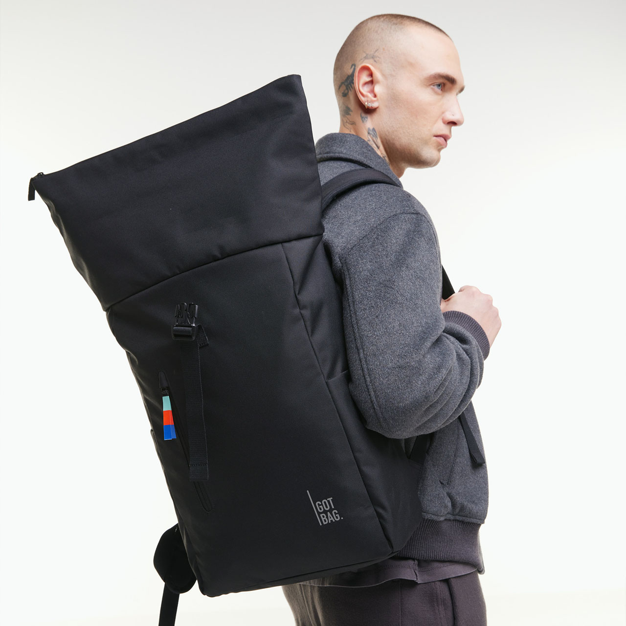 GOT BAG Rolltop easy black Model ausgerollt