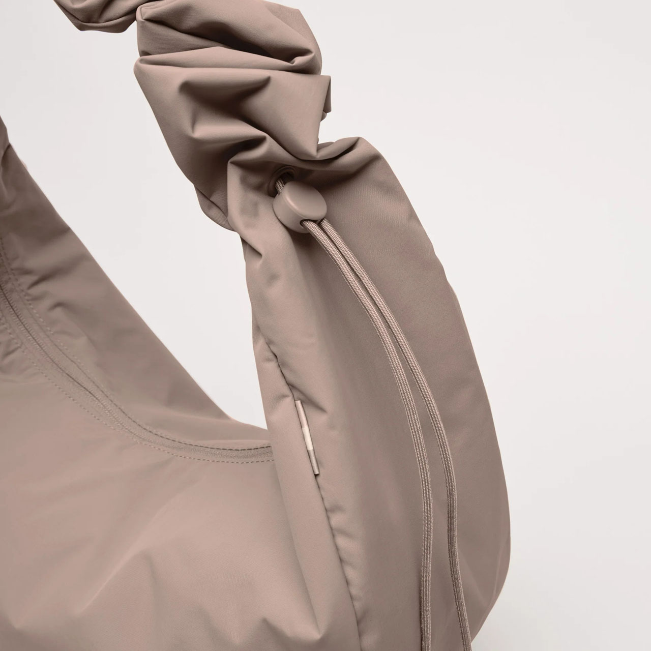 GOT BAG Moon Bag ruffle oyster mono Detail