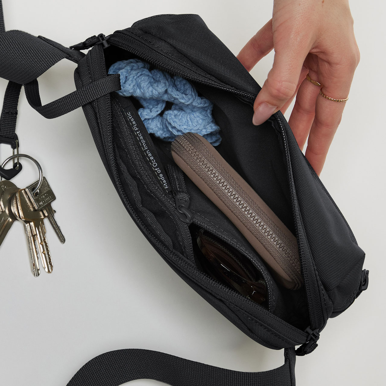 GOT BAG sling bag black offen