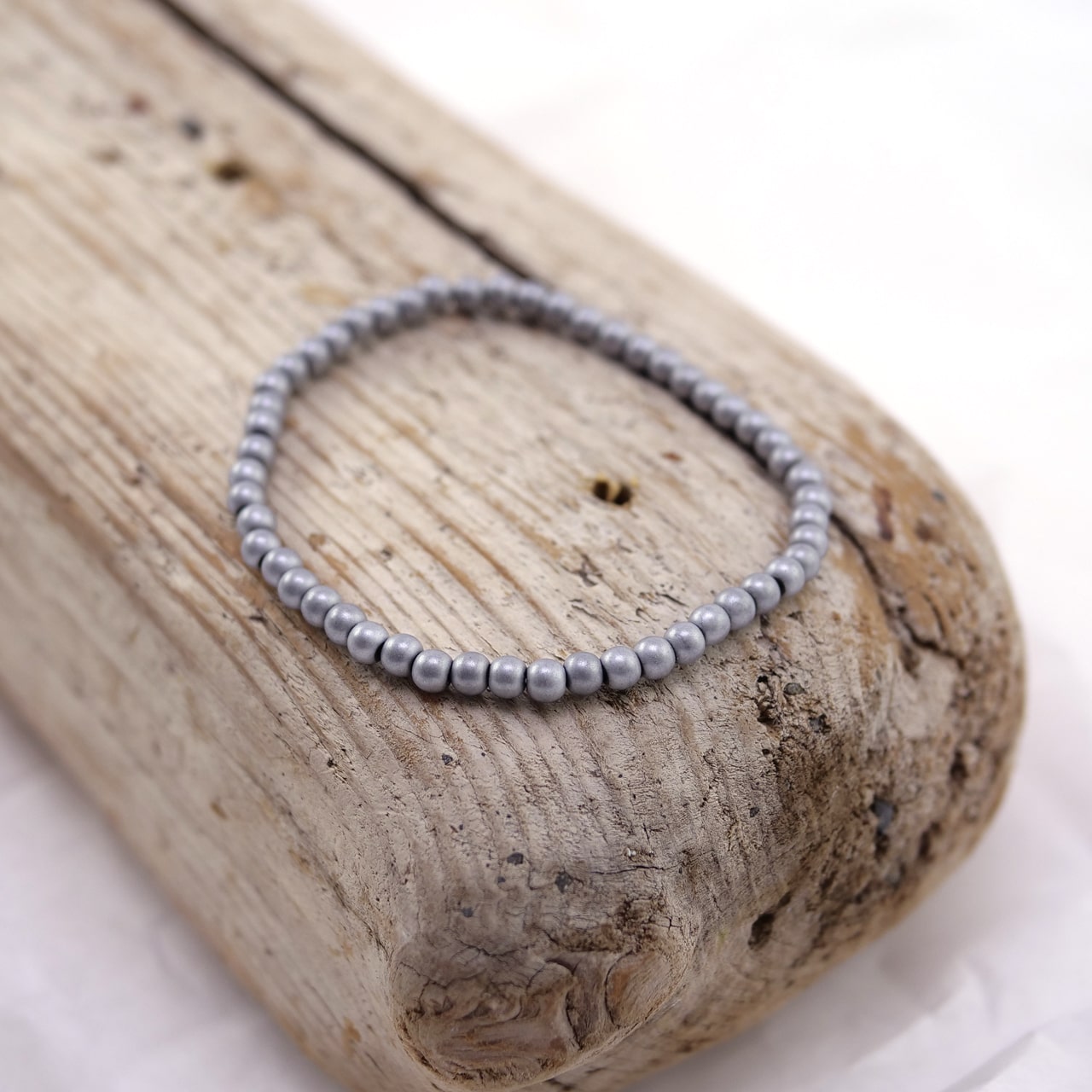 Armkette Glasperlen rund grau Holz