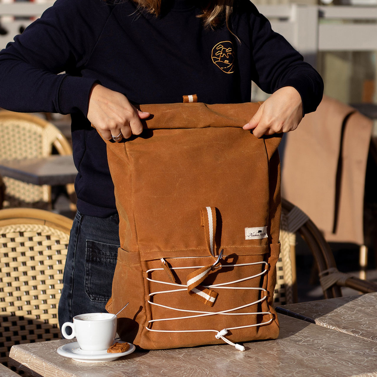 Alaskan Maker Rucksack Kenai mustard Model Rolltop