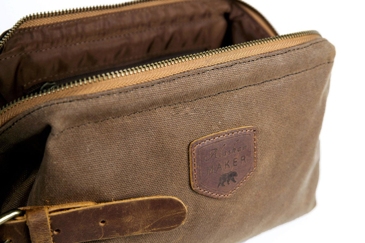 Alaskan Maker Necessaire K2 havana Detail offen