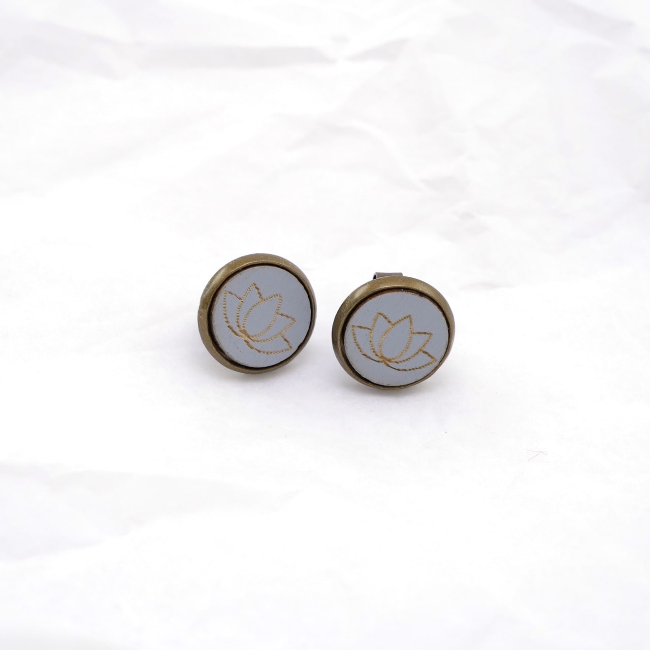 Ohrstecker Holz Lotus grau front