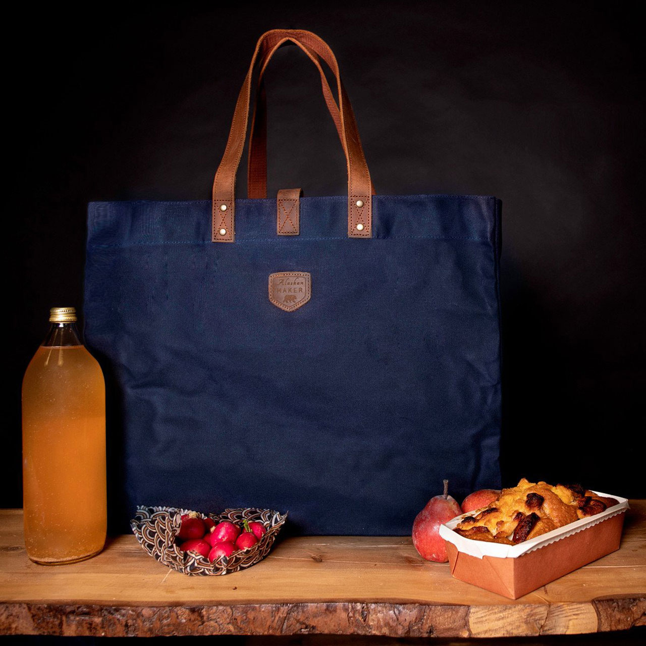 Alaskan Maker Shopper Escapade navy Szene 2