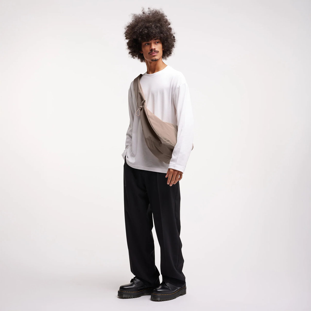 GOT BAG Moon Bag ruffle oyster mono Model 2