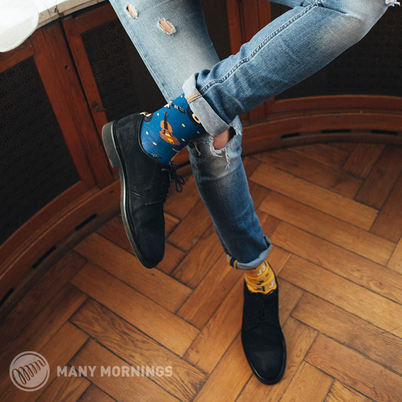 Many Mornings Socken Music Notes Style