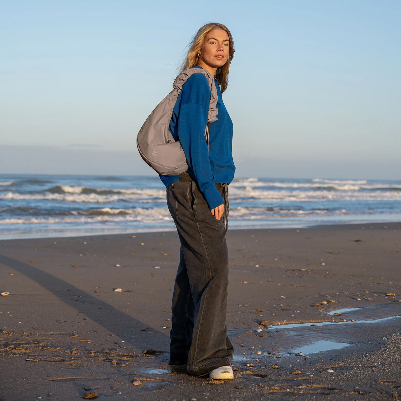 GOT BAG Moon Bag ruffle oyster mono Model 3