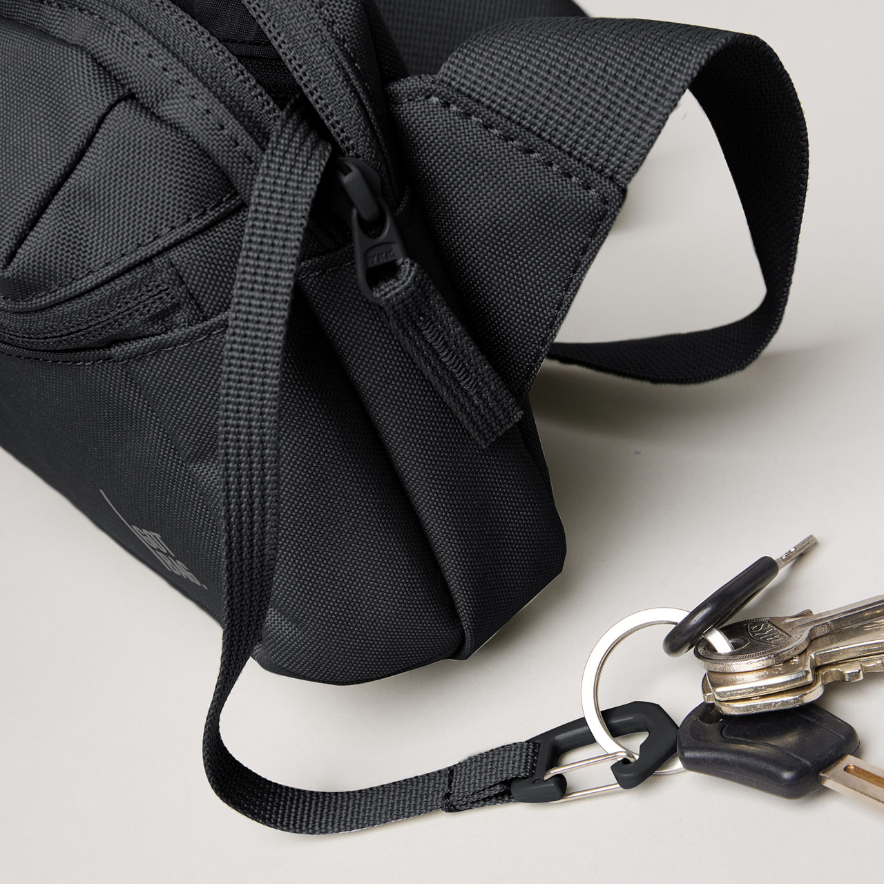 GOT BAG sling bag black Schluesselband