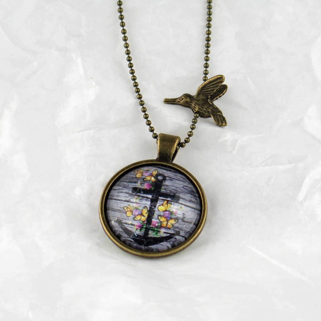 Medaillon-Halskette schwarzer Anker/Schmetterlinge