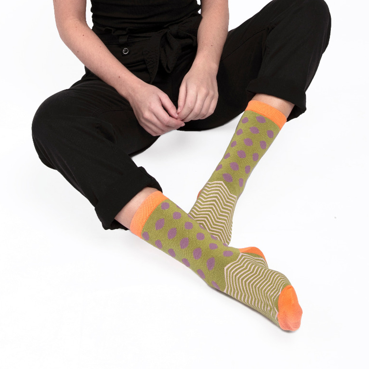 Miss Sparrow Socken Punkte grün Model