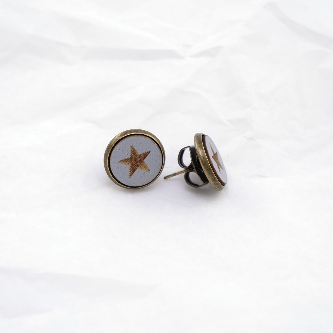 Ohrstecker Holz Stern grau Seite