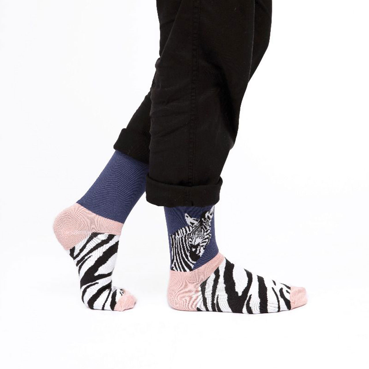 Miss Sparrow Socken Zebra violett Model