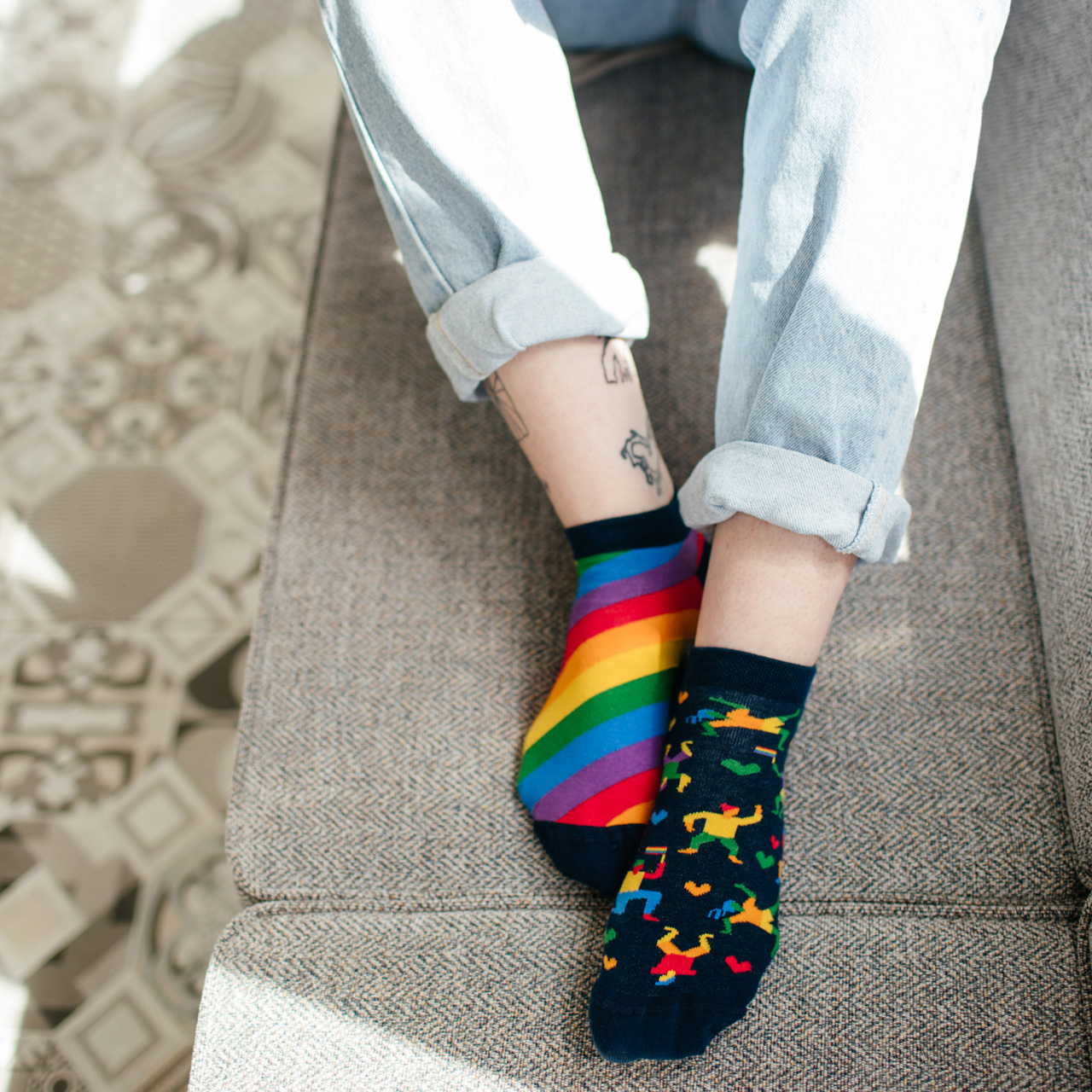 Many Mornings Socken Over The Rainbow low Szene
