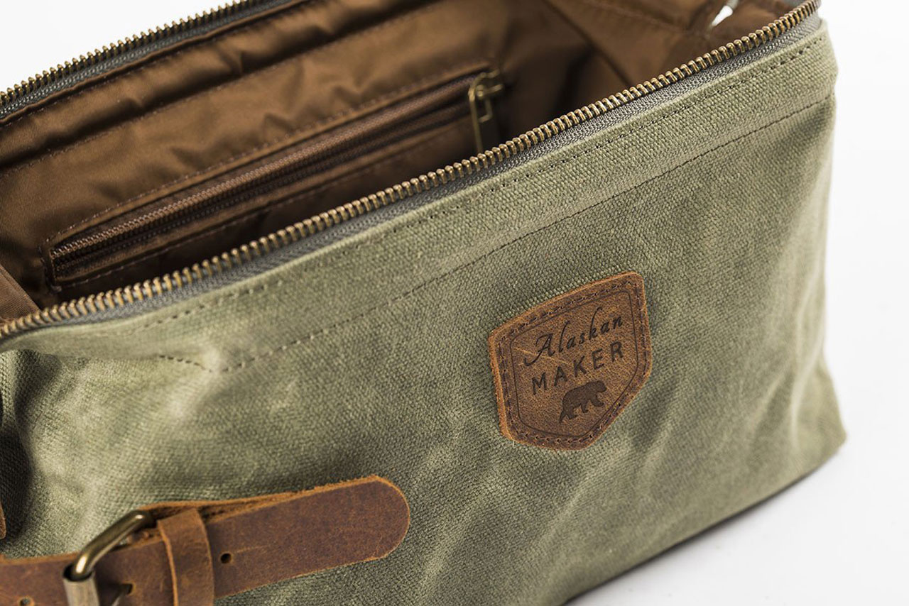Alaskan Maker Necessaire K2 grün Detail offen