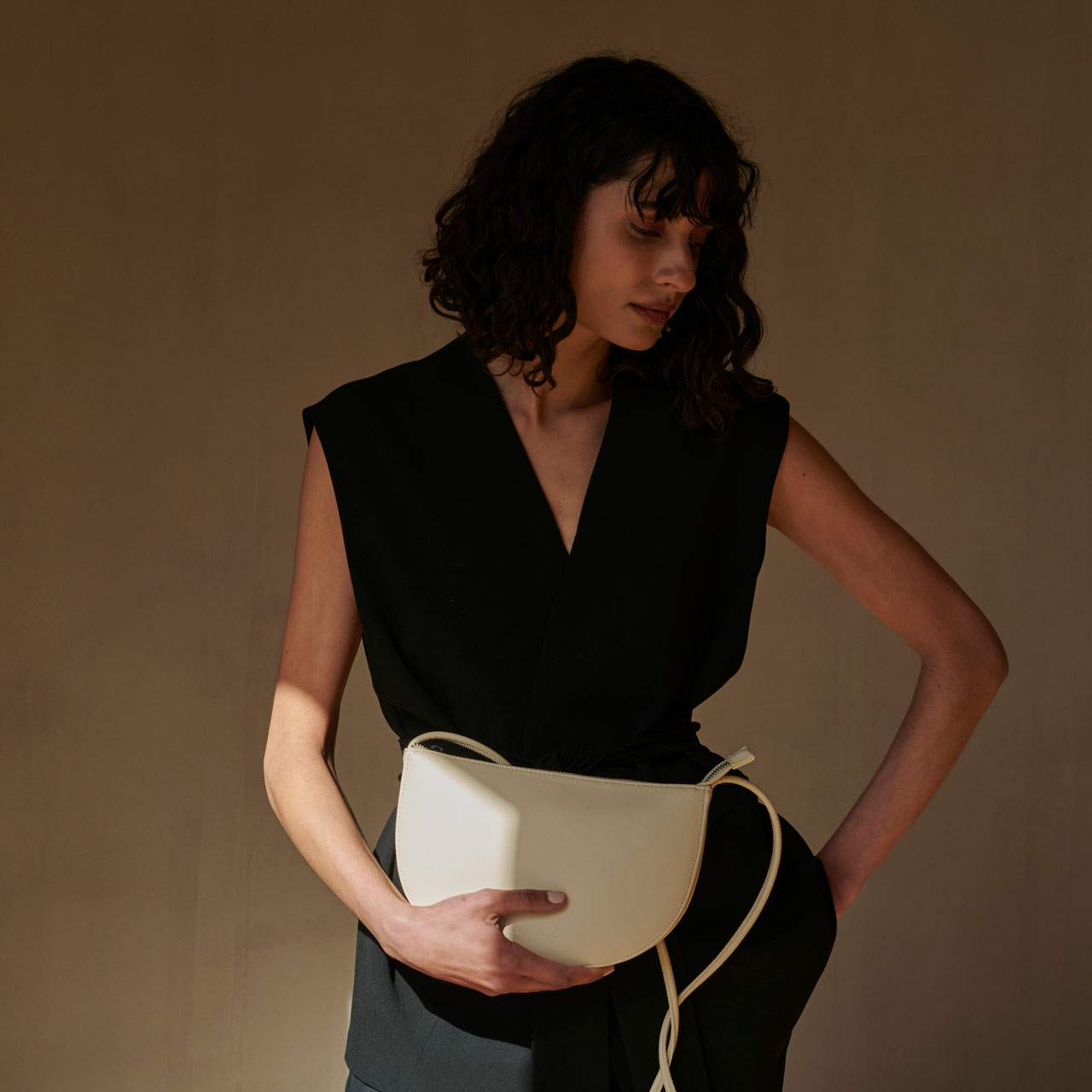 Monk & Anna Tasche Half Moon milk Model 1