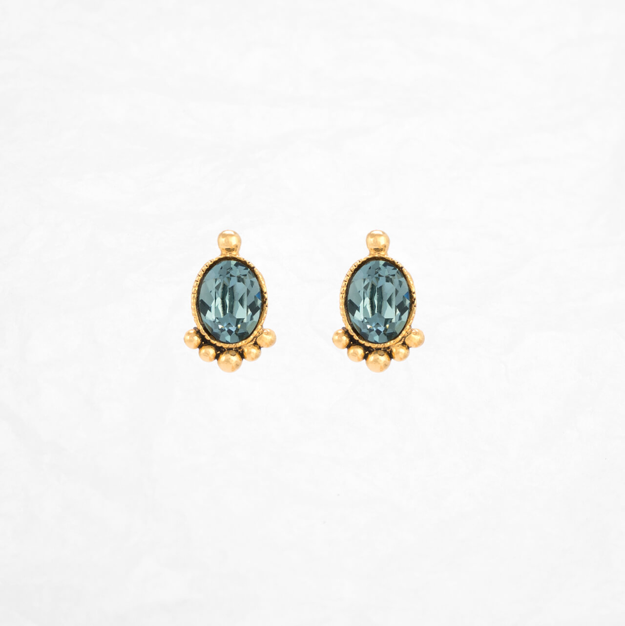 Une Ligne Ohrstecker oval vergoldet indian sapphire front