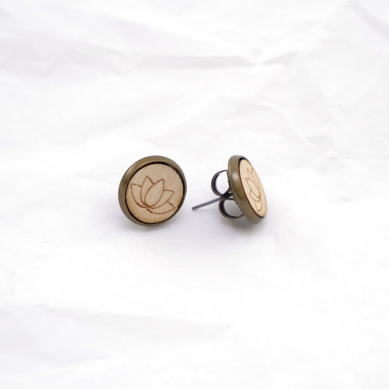 Ohrstecker Holz Lotus natur Seite