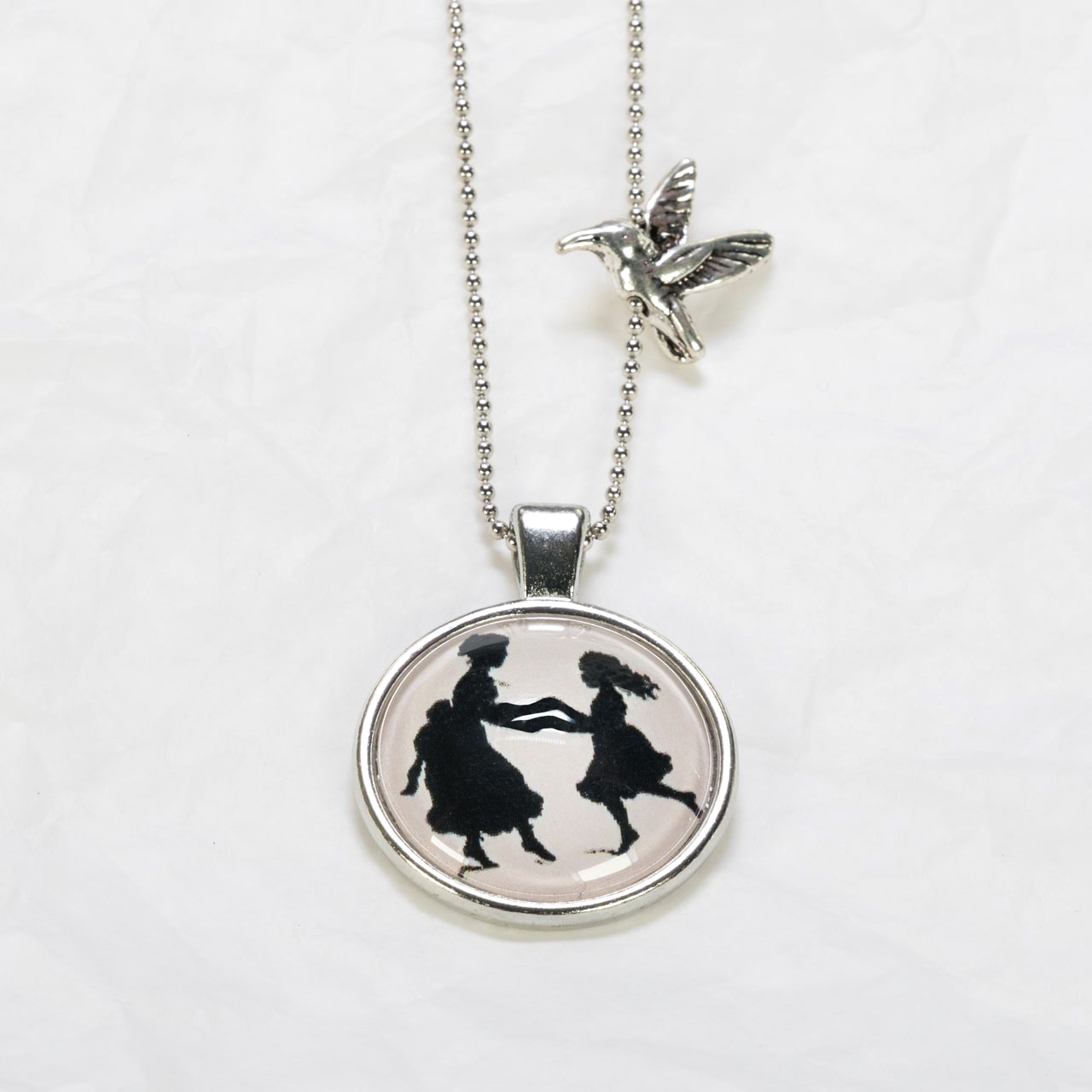 Medaillon-Halskette tanzende Mädchen