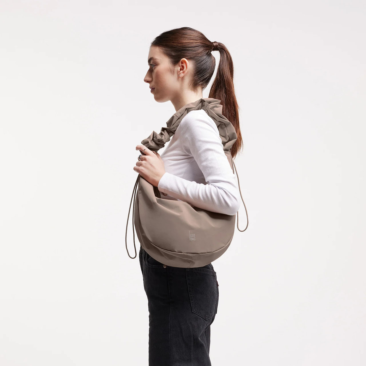 GOT BAG Moon Bag ruffle oyster mono Model 1