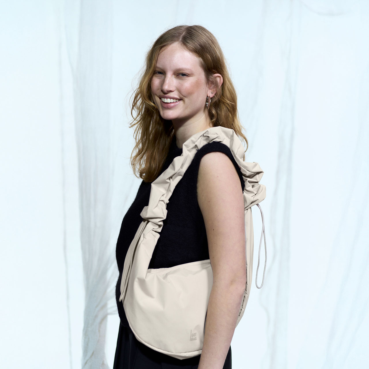 GOT BAG Moon Bag ruffle soft shell mono Model 1