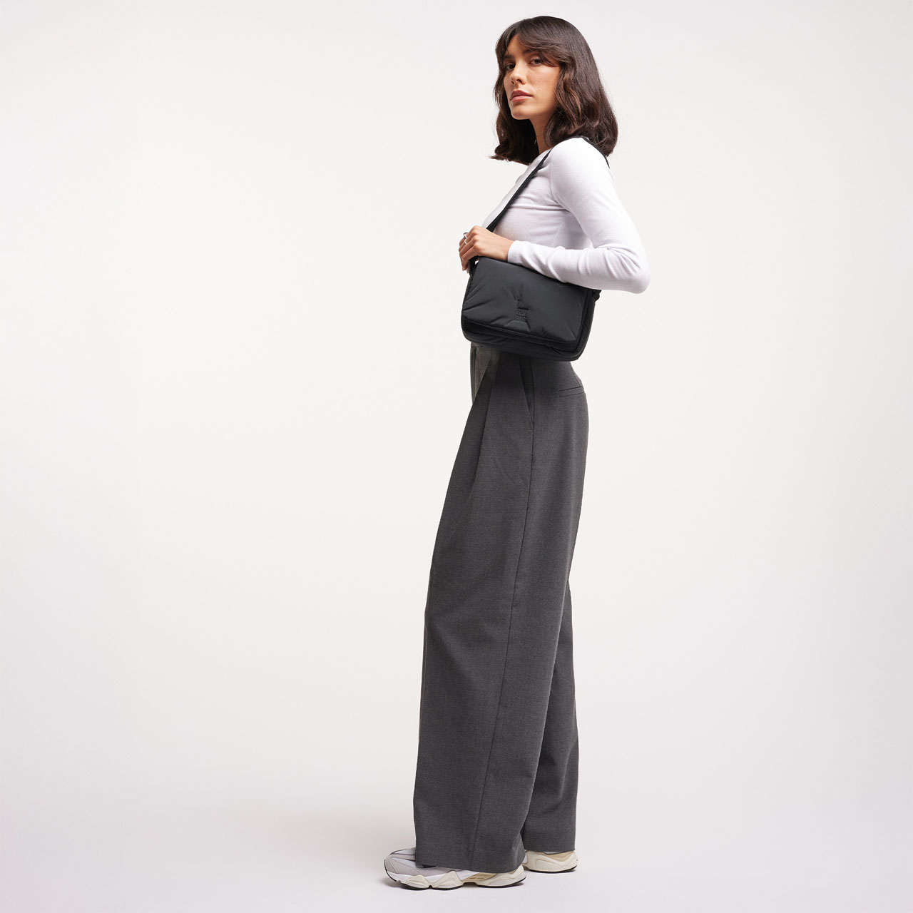 GOT BAG Cloud Crossbody Bag black mono Model 4