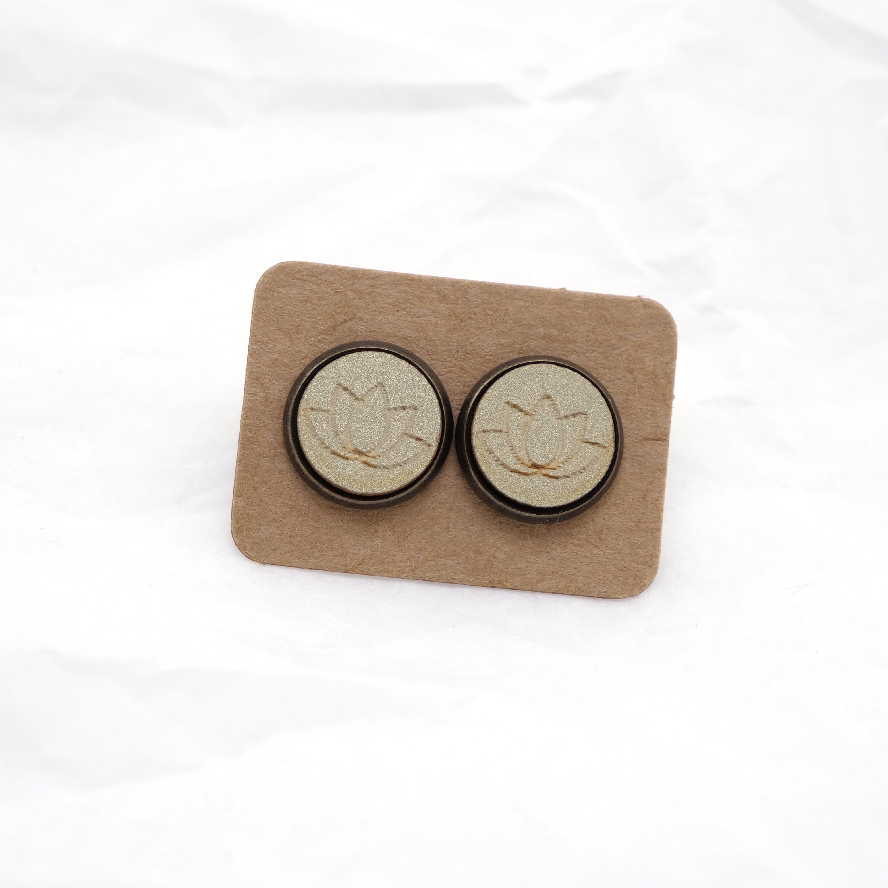 Ohrstecker Holz Lotus gold Karton