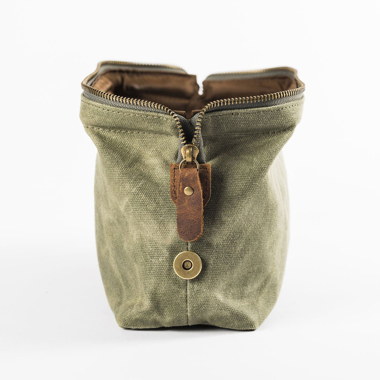Alaskan Maker Necessaire K2 grün Seite offen