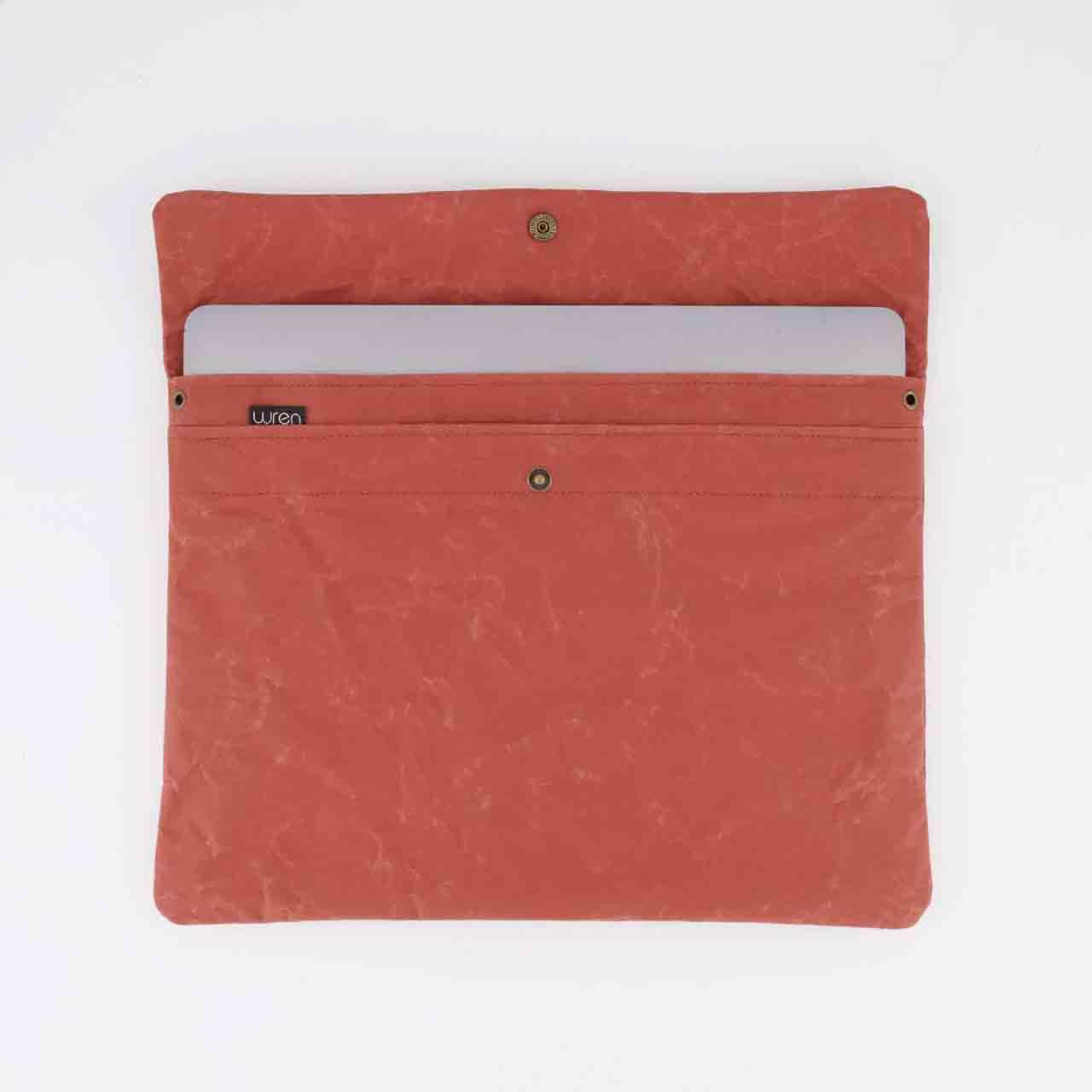 Wren Design Hülle MacBook 15" rot offen
