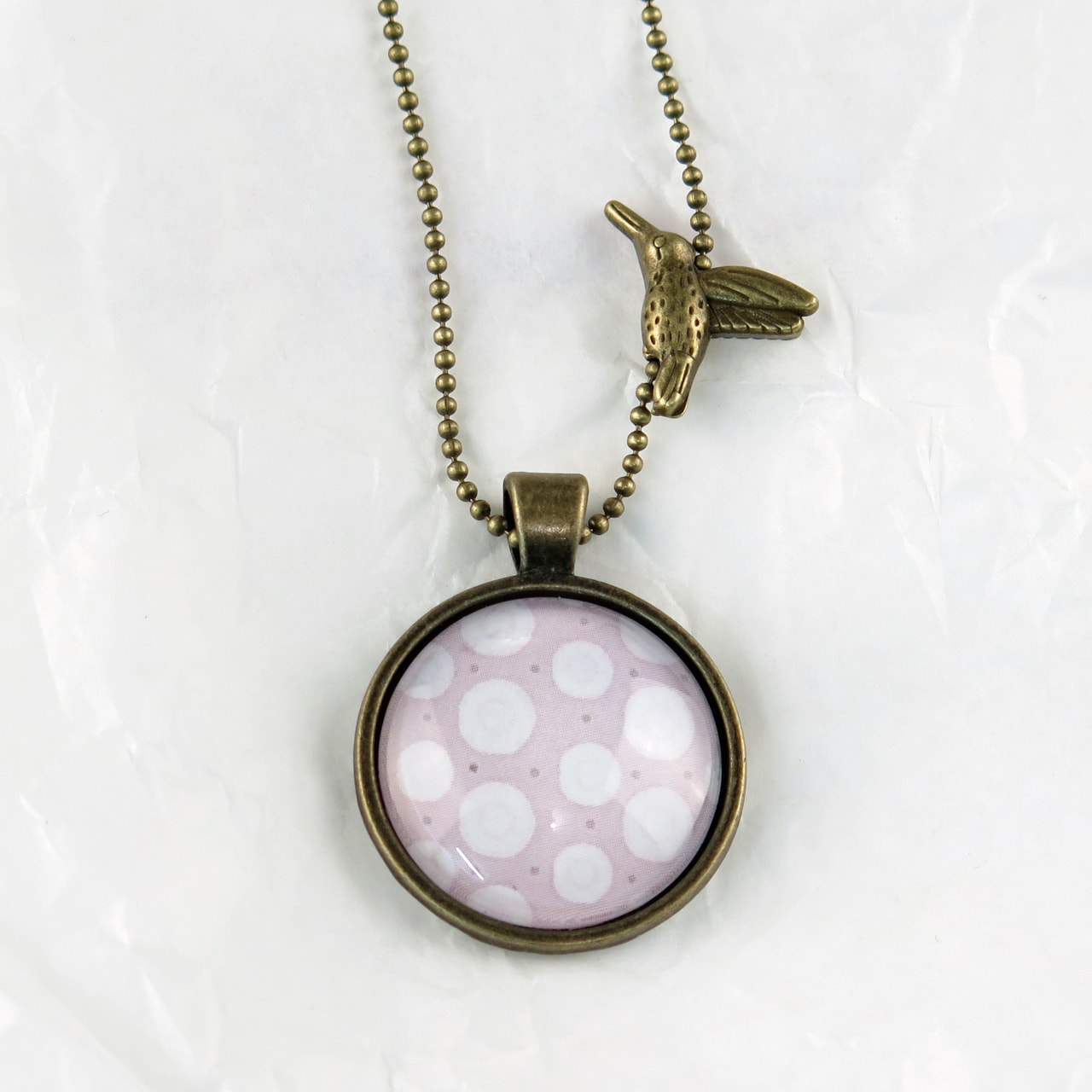 Medaillon-Halskette lila/weisse Punkte