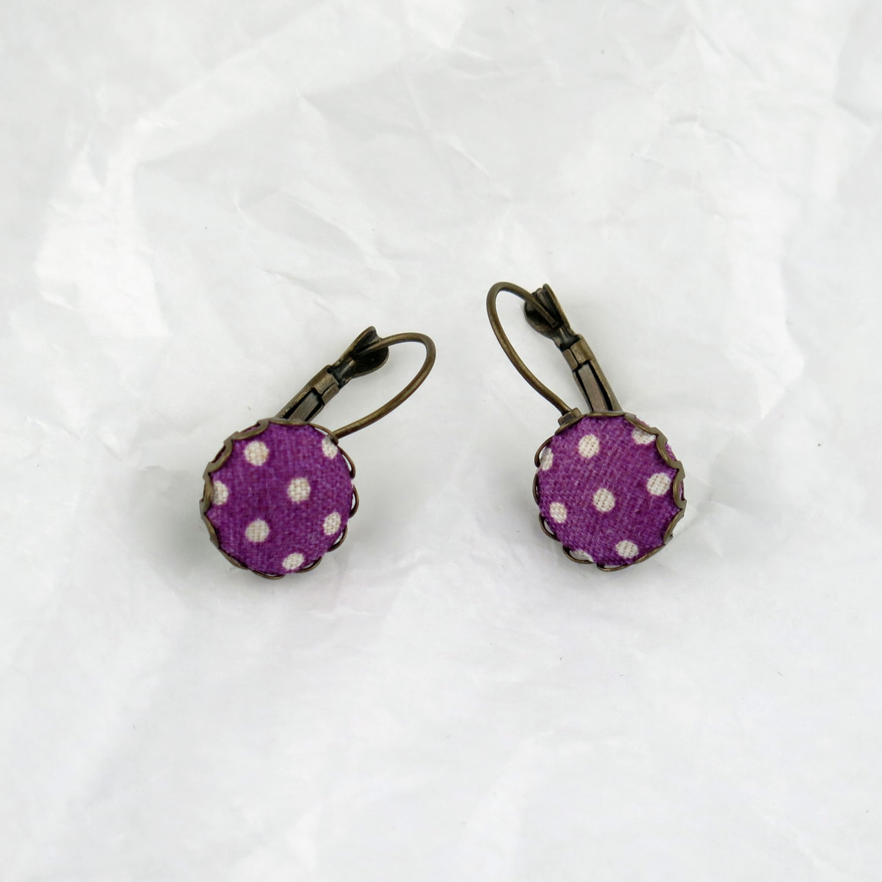 Ohrring Stoff lila/weisse Punkte